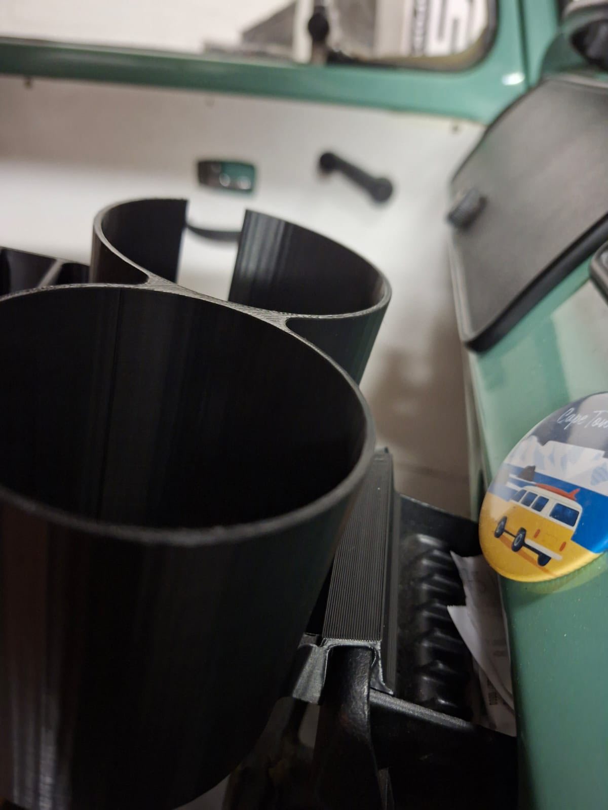 Cup holder mounted in Kombi dashboard